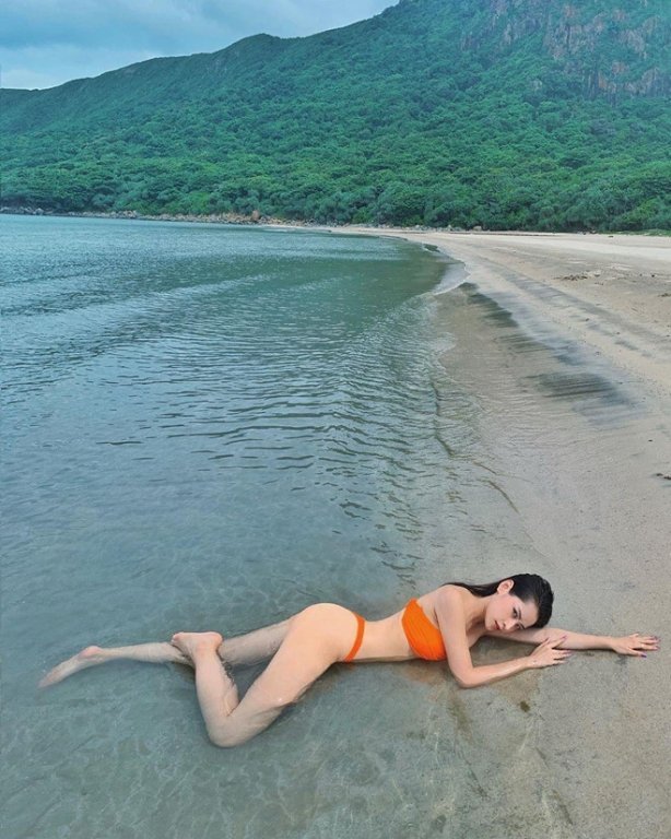 khi-chi-pu-va-quynh-anh-shyn-cap-doi-voi-bikini