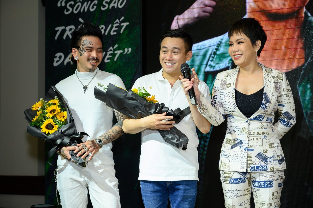 viet-huong-gia-nhap-vu-tru-giang-ho-bang-vai-dien-tomboy