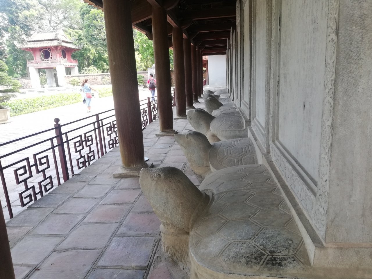 bat-chap-nang-nong-nhieu-si-tu-den-van-mieu-cau-may-truoc-ngay-thi