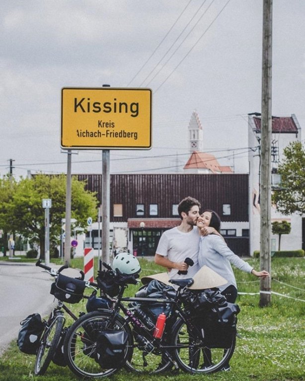 Co gai Viet cung chong dap xe 16.000 km tu Phap ve Viet Nam hinh anh 4 