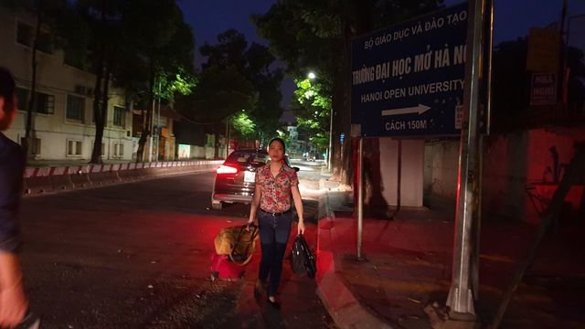giang-vien-dai-hoc-roi-ha-noi-tu-4h-sang-len-duong-lam-nhiem-vu-thi