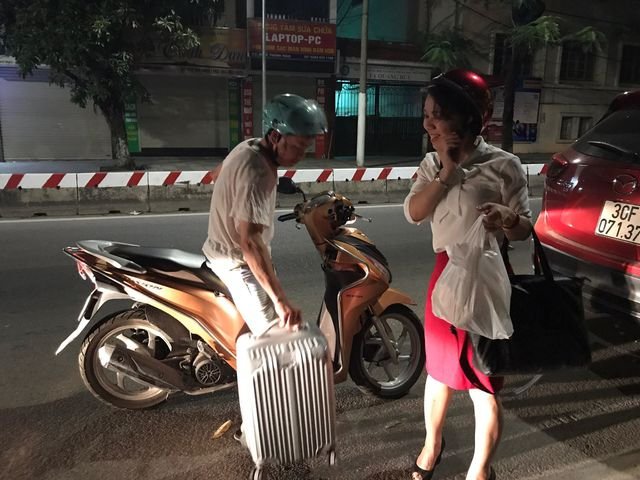 giang-vien-dai-hoc-roi-ha-noi-tu-4h-sang-len-duong-lam-nhiem-vu-thi