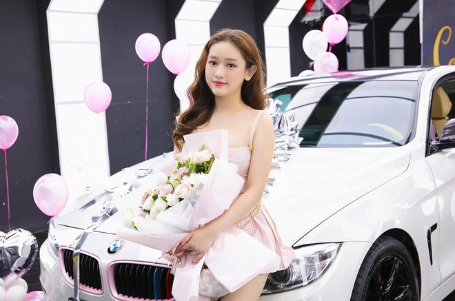 Thúy Vi khoe xế hộp BMW trị giá 2 tỷ đồng mua bằng chính tiền của mình
