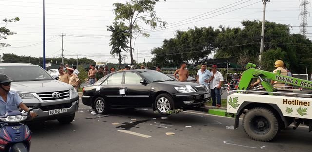 Khởi tố, bắt tạm giam 3 người trong vụ giang hồ “vây” ô tô chở công an - 1