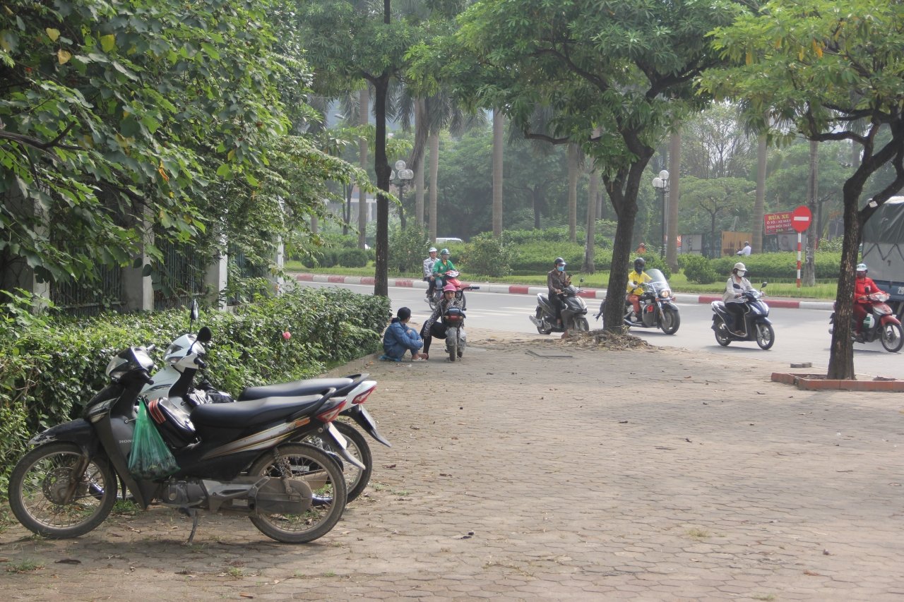 ban-kinh-1km-diem-thi-thpt-quoc-gia-vang-nhu-chua-ba-danh-chi-co-mau-ao-xanh-tinh-nguyen