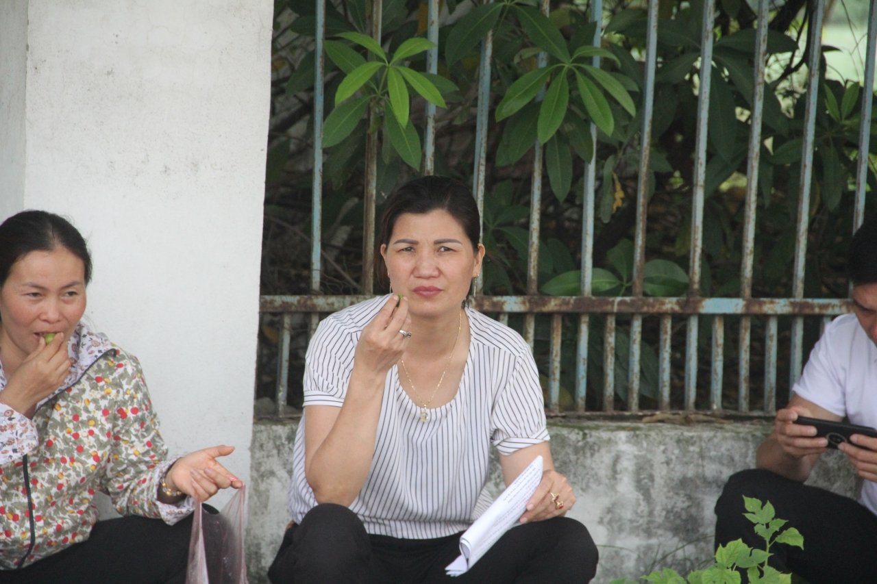 ban-kinh-1km-diem-thi-thpt-quoc-gia-vang-nhu-chua-ba-danh-chi-co-mau-ao-xanh-tinh-nguyen