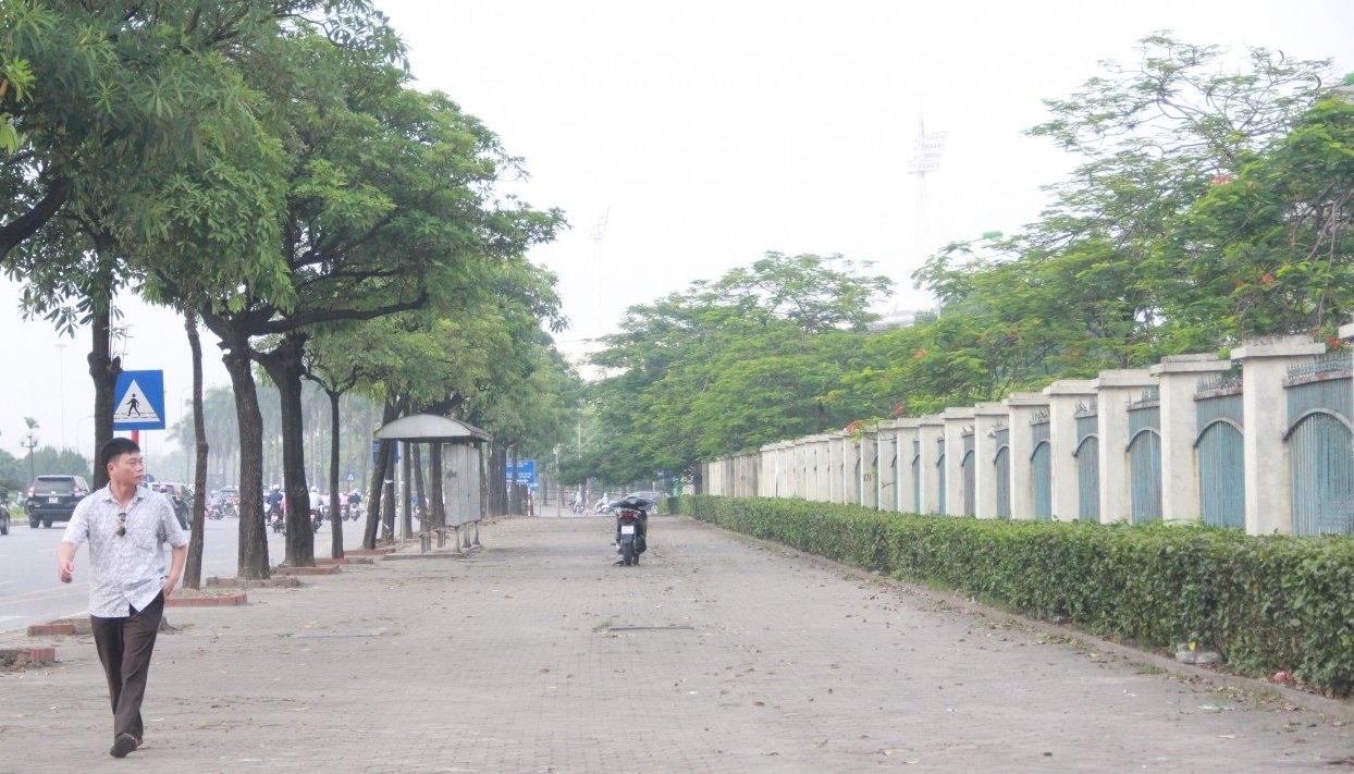 ban-kinh-1km-diem-thi-thpt-quoc-gia-vang-nhu-chua-ba-danh-chi-co-mau-ao-xanh-tinh-nguyen