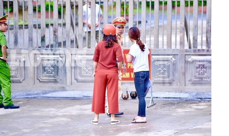 Nữ sinh đến muộn vì ngủ quên. (Ảnh: Lao Động).