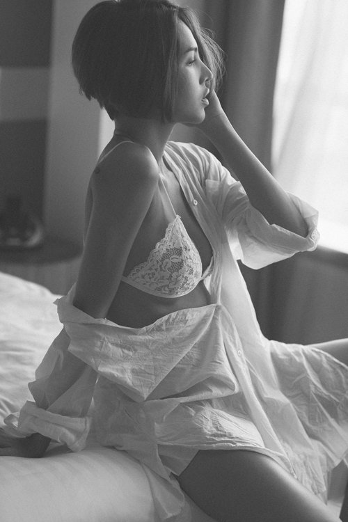 minh-trieu-dot-mat-dang-may-rau-voi-anh-ban-nude