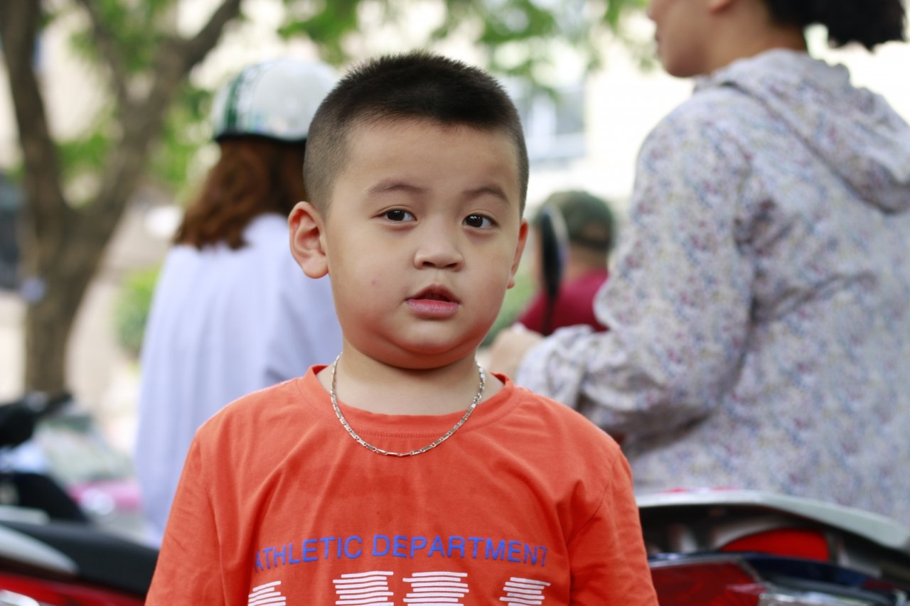 phu-huynh-mat-ngu-khoc-nac-vi-lo-lang-cho-con-thi-thpt-quoc-gia