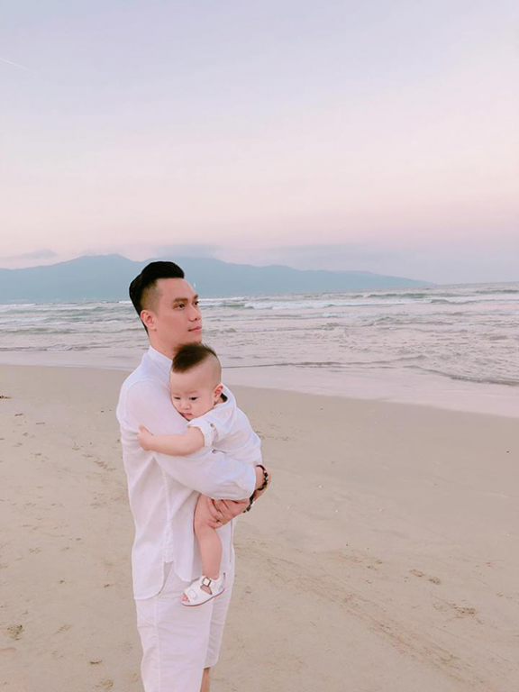 Việt Anh và con trai nhỏ Đậu Đậu