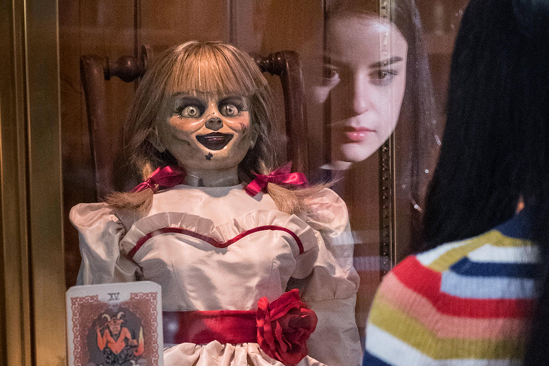 annabelle-ac-quy-tro-ve-mo-loi-cho-nhung-dien-bien-moi-cua-vu-tru-kinh-di