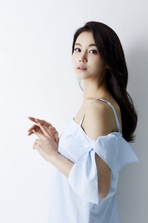 kim-ok-bin-bi-don-ngoai-tinh-voi-song-joong-ki-dep-co-nao