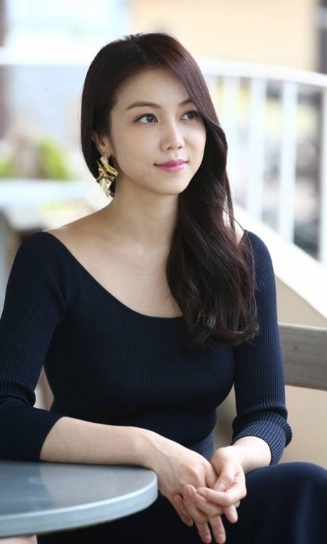kim-ok-bin-bi-don-ngoai-tinh-voi-song-joong-ki-dep-co-nao