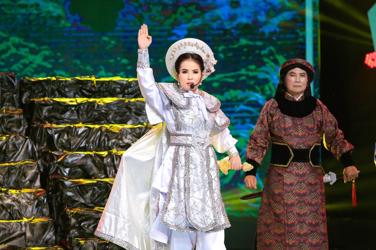 Cô giành chiến thắng thuyết phục.