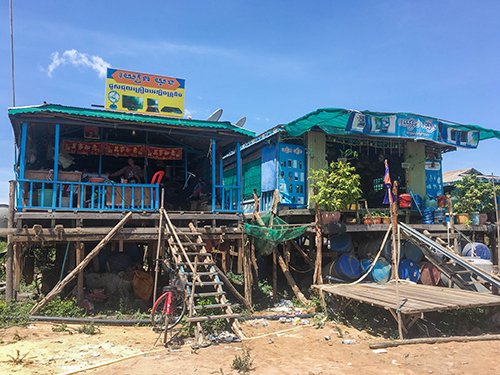 Khu tái định cư ở làng Chnok Tru dành cho những người gốc Việt di dời khỏi sông Tonle Sap vào năm ngoái. Ảnh: Reuters