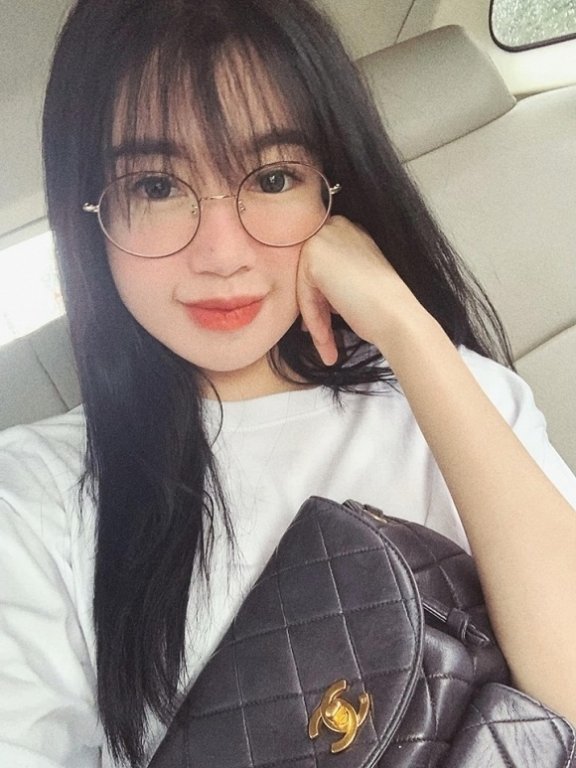 Elly Trần khoe ảnh selfie khác lạ nói về nghề diễn: 