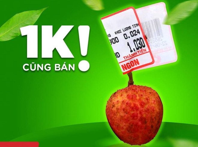 Học theo nam thanh niên vào siêu thị mua một quả vải