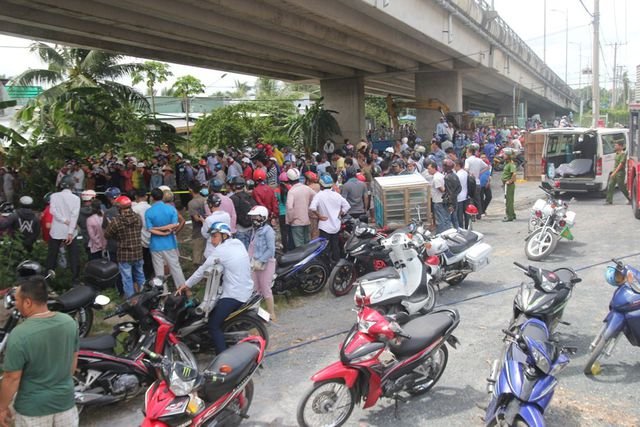 Hiện trường vụ tai nạn khiến nhiều người bàng hoàng.