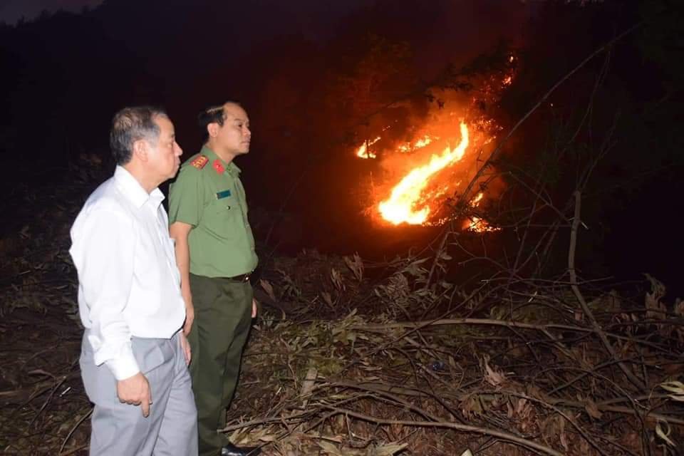4-vu-chay-o-thua-thien-hue-cuon-phang-tren-100ha-rung