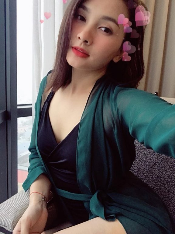 anh-thu-ngay-cang-sexy-sau-vai-dien-trong-ve-nha-di-con
