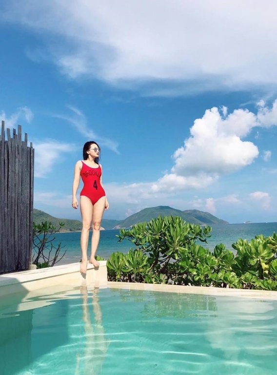 anh-thu-ngay-cang-sexy-sau-vai-dien-trong-ve-nha-di-con