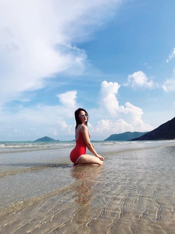 anh-thu-ngay-cang-sexy-sau-vai-dien-trong-ve-nha-di-con