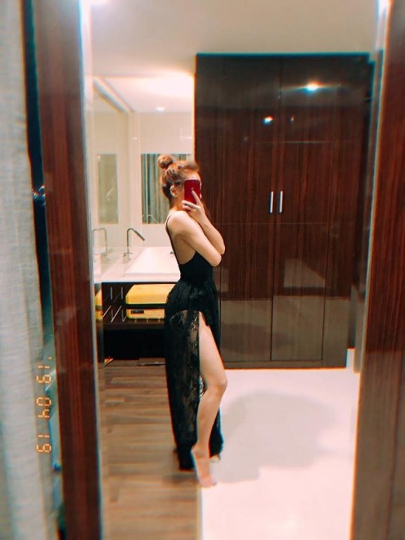 anh-thu-ngay-cang-sexy-sau-vai-dien-trong-ve-nha-di-con
