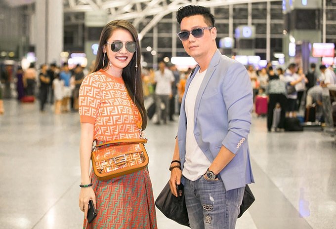 Diễn viên Việt Anh cùng Quế Vân sang Hàn Quốc khiến công chúng xôn xao. Cả hai từng dính tin đồn tình cảm nhưng người trong cuộc phủ nhận, cho biết chỉ là bạn thân. Được biết, Quế Vân đưa Việt Anh sang xứ kim chi chỉnh sửa dung nhan và giải tỏa áp lực sau ồn ào ly hôn.