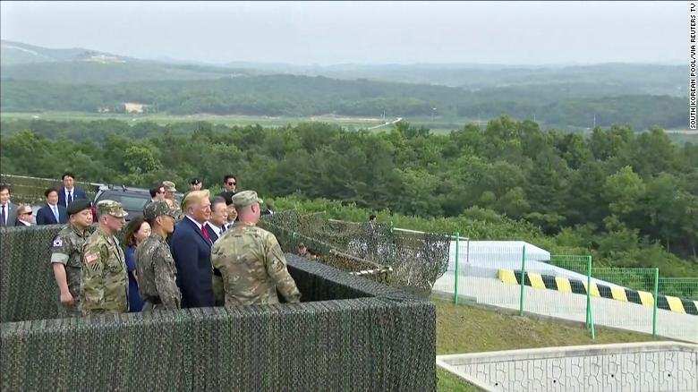 hinh-anh-ong-trump-tai-ban-mon-diem-cho-doi-su-xuat-hien-cua-ong-kim