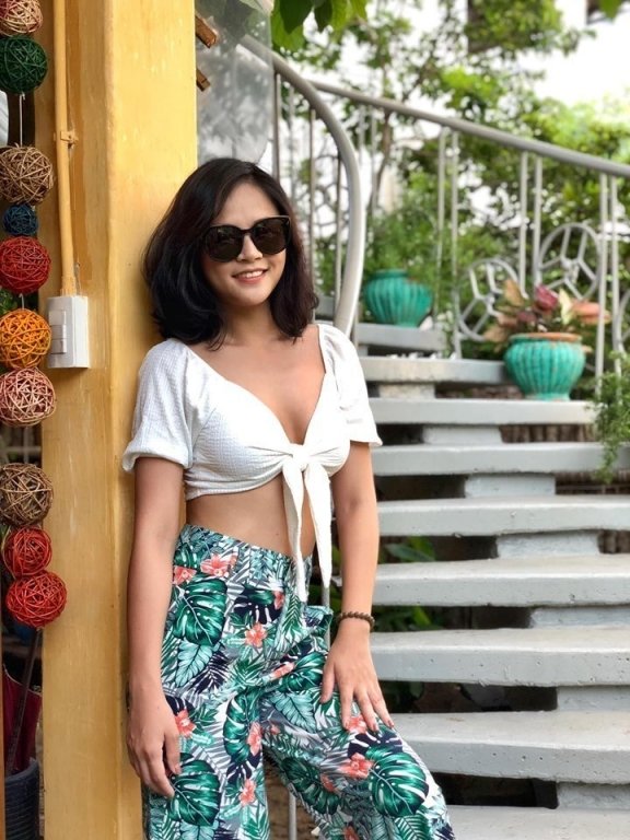 Thu Quỳnh khoe eo thon trong chuyến du lịch mới đây sau khi đóng máy phim