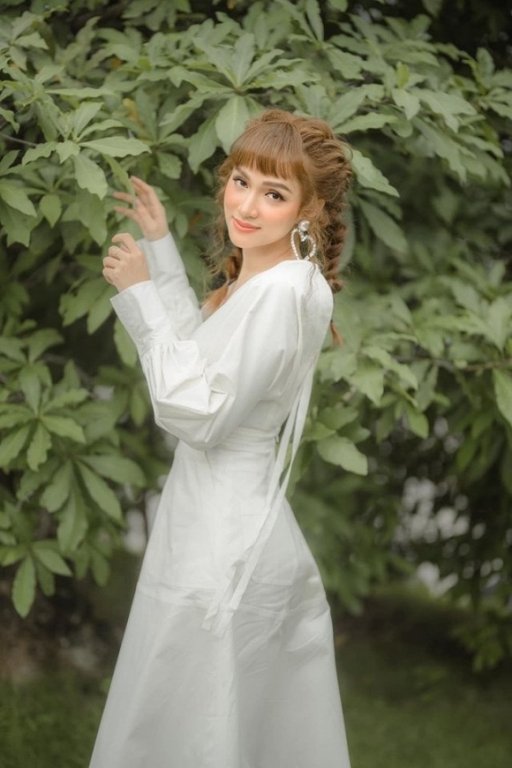 Hương Giang khác lạ, điệu đà trong MV mới. 