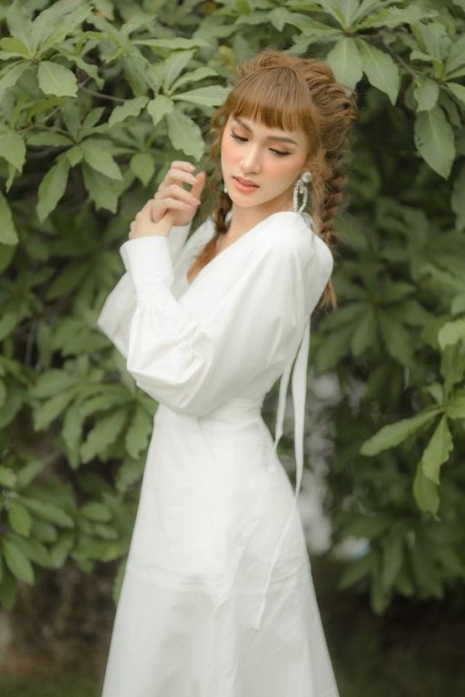 Ra mà xem Hương Giang cưa sừng làm nghé tết tóc 2 chùm, mặc váy búp bê xinh đến nín thở này! ảnh 2