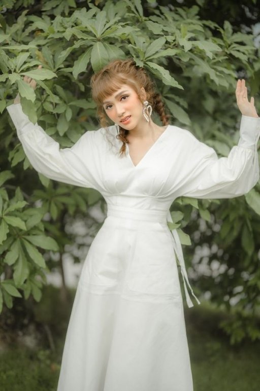 Ra mà xem Hương Giang cưa sừng làm nghé tết tóc 2 chùm, mặc váy búp bê xinh đến nín thở này! ảnh 3