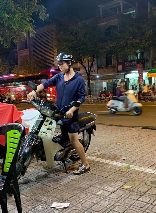 Duoc hoi mua ve so, chang trai moi luon cu gia ban ngoi an cung hinh anh 2 