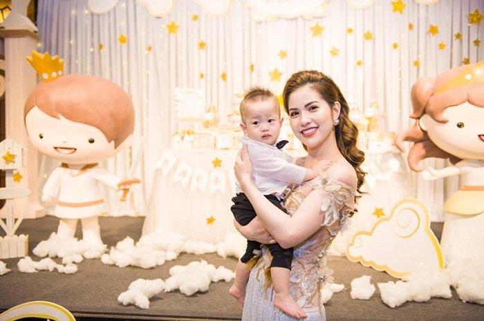 Vợ cũ Việt Anh phủ nhận việc Quế Vân là kẻ thứ 3 phá hoại hạnh phúc gia đình cô. Hương Trần cho hay cô và Quế Vân có mối quan hệ rất tốt và mong mọi người đừng hiểu lầm. 