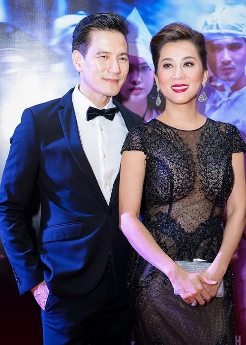 MC Kỳ Duyên và bạn trai Duy Hân kém tuổi dính nghi vấn đã đường ai nấy đi sau hơn 10 năm gắn bó. Hơn một năm nay, cả hai không còn xuất hiện trong sự kiện hay đăng ảnh cùng nhau. Thậm chí, Trizzie Phương Trinh - vợ cũ Bằng Kiều còn chúc Kỳ Duyên sớm có bạn trai mới nhân dịp sinh nhật vừa qua.