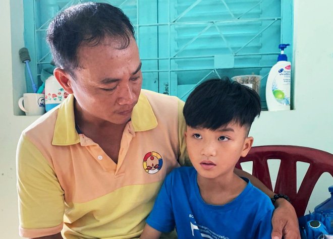 Người cha ở Sài Gòn ôm con khóc trong hạnh phúc sau hơn 4 tháng tìm kiếm mỏi mòn - Ảnh 4.