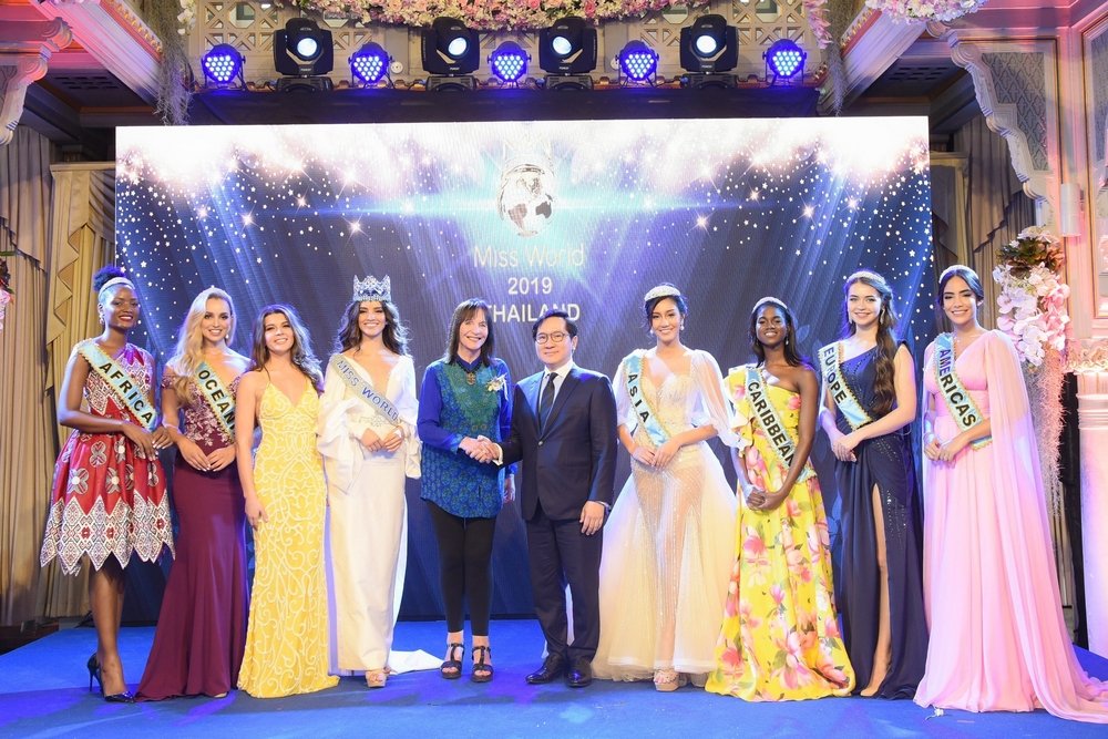 lo-hen-voi-thai-lan-hoa-hau-the-gioi-2019-tro-lai-anh-quoc