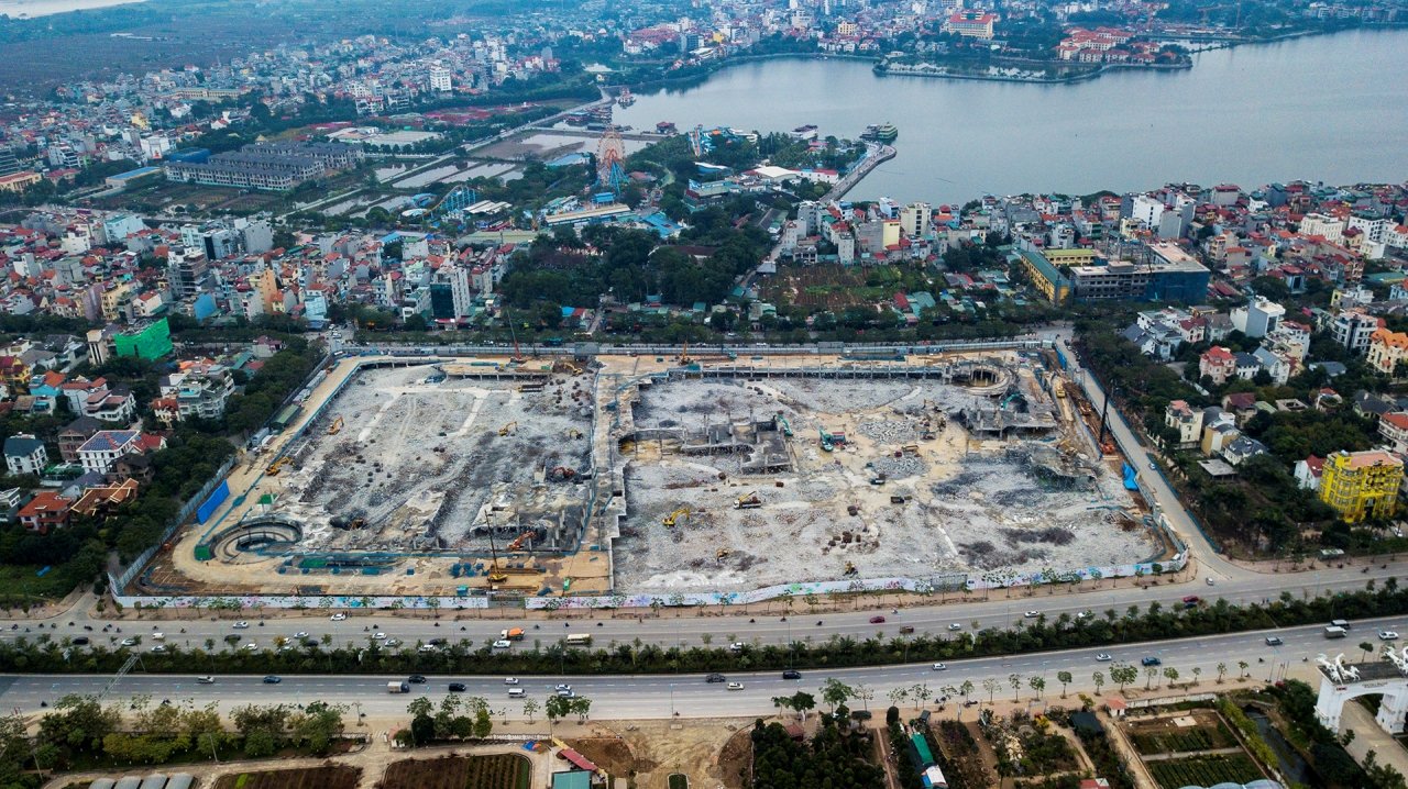 Dự án Lotte Maill Hà Nội nằm trên quy mô diện tích lớn tiếp giáp 2 con đường lớn là đường Lạc Long Quân và đường Võ Chí Công.