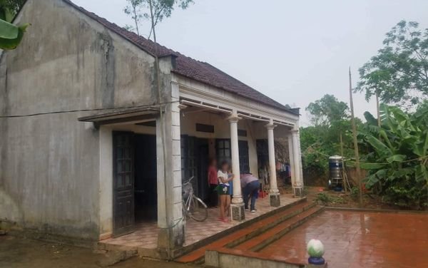 Ngôi nhà mà gia đình nữ sinh H. đang sinh sống