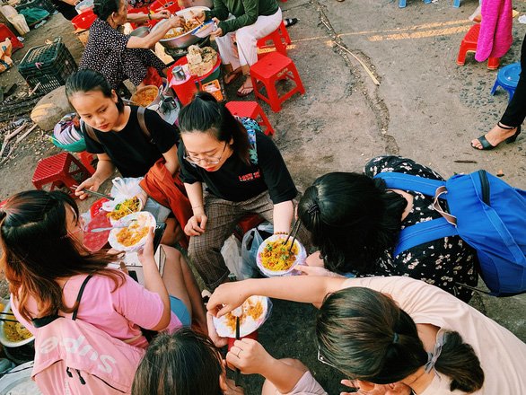 suong-hung-voi-mon-bun-nghe-cho-dong-ha