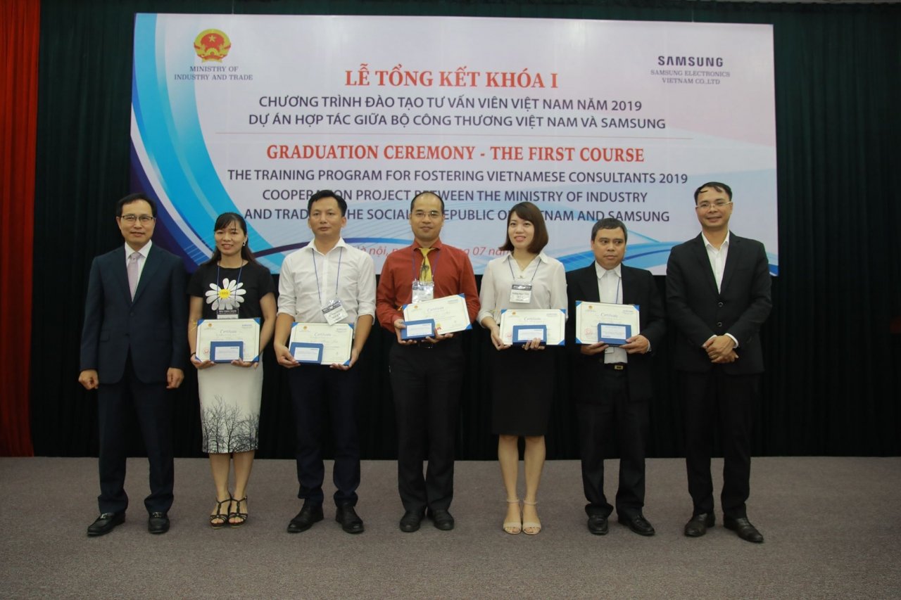 150-can-bo-da-hoan-thanh-chuong-trinh-dao-tao-chuyen-gia-tu-van-cong-nghiep-phu-tro-cua-viet-nam