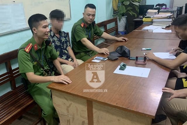 Bị lừa tiền qua mạng, nam sinh viên chán nản, lên cầu Vĩnh Tuy định tự vẫn - 1