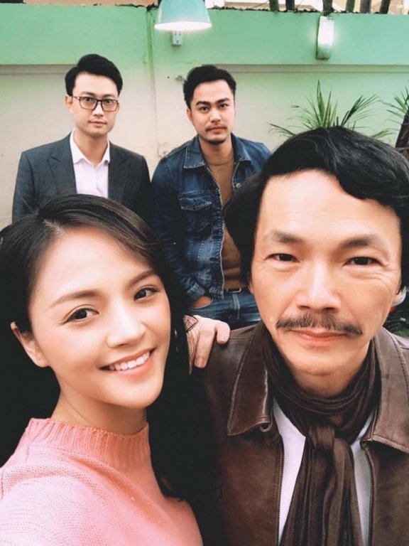 Trọng Hùng khoe ảnh chụp bên 