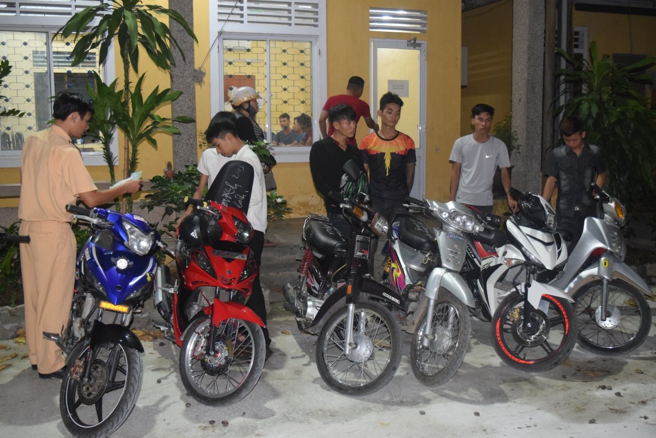bat-giu-hang-loat-quai-xe-gay-nao-loan-duong-pho