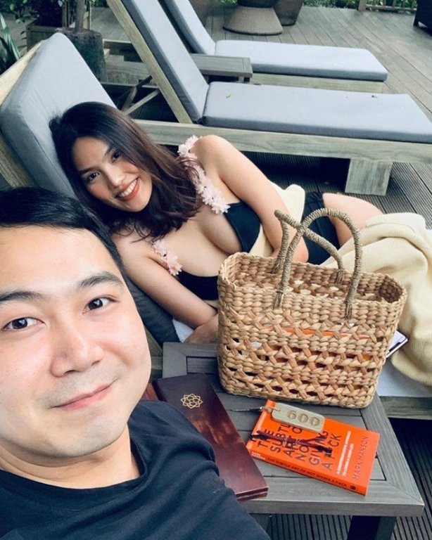 Ở tháng thứ 5 của thai kỳ, Lan Khuê không tăng cân nhiều, vóc dáng vẫn thon gọn bất ngờ. Người đẹp sinh năm 1992 chia sẻ ăn ba bữa chính trong ngày và những bữa phụ. Các món ăn bổ sung giàu dinh dưỡng cho em bé gồm súp rau củ với thịt gà hoặc cua, sữa tươi, sữa hạt, bột ngũ cốc, nho khô, trái cây. 