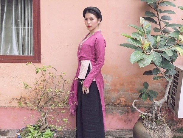 dien-vien-lo-anh-nude-o-dam-sen-bat-ngo-he-lo-thong-tin-nong