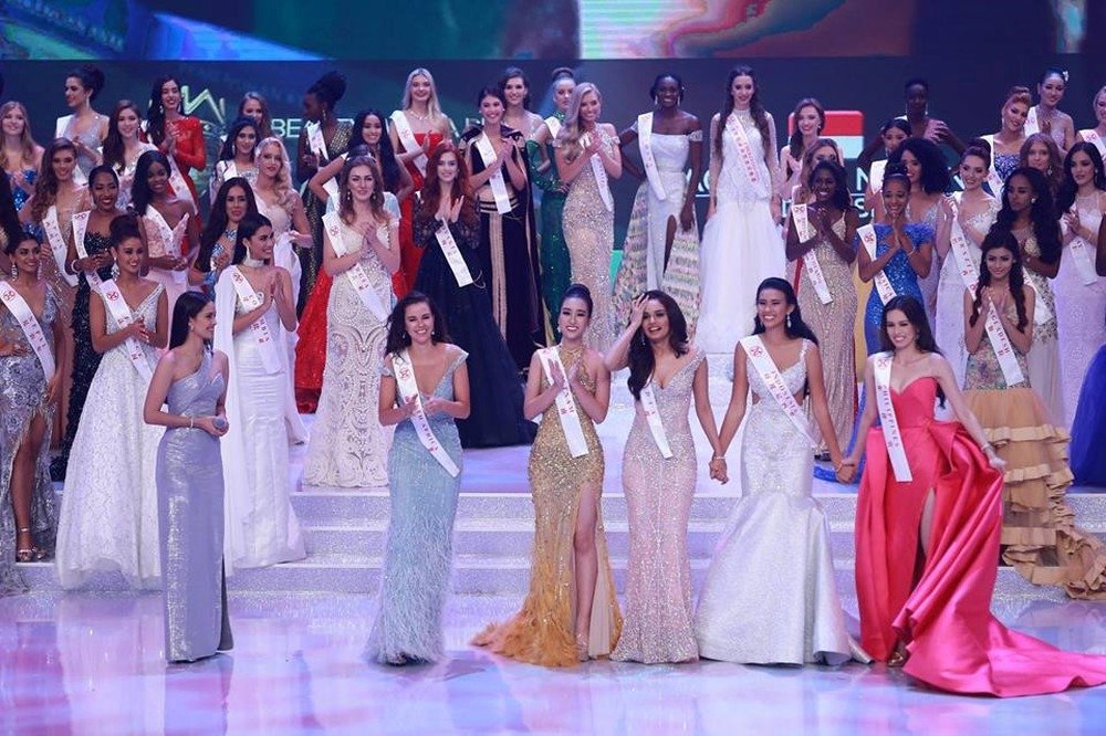 ngo-qua-loat-giai-phu-suong-suong-cua-cac-dai-dien-viet-nam-tai-hoa-hau-the-gioi