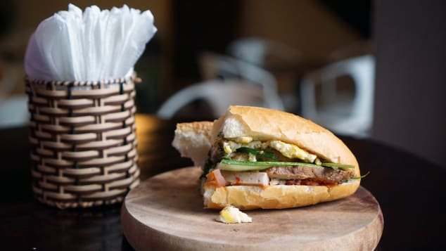 Bánh mì là một trong những món ăn được yêu thích của khách du lịch phố cổ Hội An.